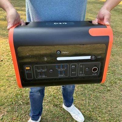 AT22 220 فولت طاقة محمولة 2200W ذروة 4400W بطارية الليثيوم للتخييم والطوارئ