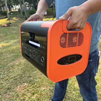 AT22 220 فولت طاقة محمولة 2200W ذروة 4400W بطارية الليثيوم للتخييم والطوارئ