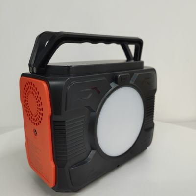 مصباح LED ثابت على 4W ومخرج AC الموجة المعدلة في مولد الطاقة الشمسية المحمول 200W