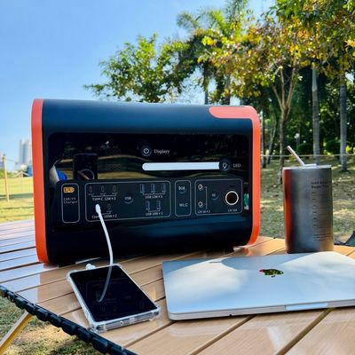 مولد بطارية محمولة من نوع LiFePO4 بقوة 2200 واط لمحطة الطاقة الشمسية الخارجية