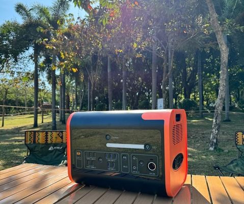 1800W 2000W 2200W محطة طاقة محمولة 2kw مع بطارية الليثيوم LiFePO4 AT22 الأسود