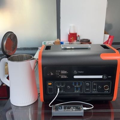 2000W تخزين الطاقة / مولد محمول مع شحن السيارة الشمسية نوع AC DC شحن USB AT22