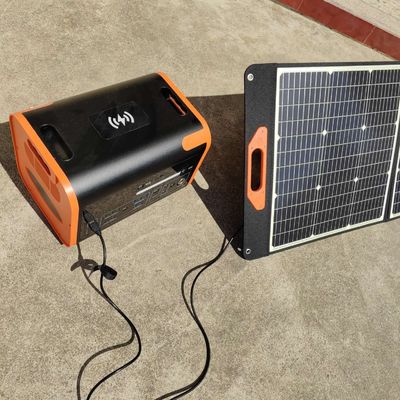 محطة توليد الكهرباء الاحتياطية للبطارية المحمولة ذات الطاقة القصوى 4400W والألواح الشمسية للطاقة