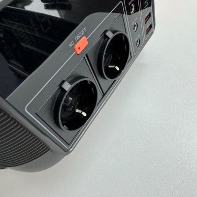 مولد متحرك محمول للسيارات المتنقلة للشرفة الضوء القوي أضواء LED ونوع C1 المدخلات / المخرجات