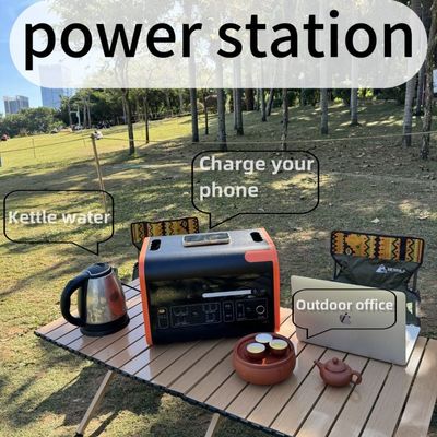 المنتج 2200W مولد الطاقة الشمسية من النوع C 3 * 18W / 2 * 100W وقت الشحن 90 دقيقة المحمول