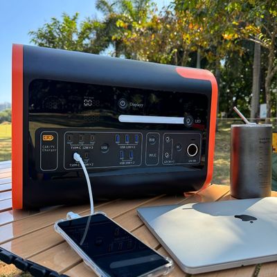محطة الطاقة المحمولة USB 2000W مولد الطاقة الشمسية الشحن السريع مع النوع C 3 * 18W / 2 * 100W