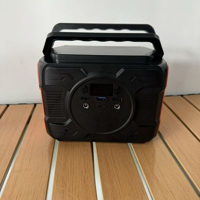 محطة الطاقة الشمسية المحمولة 200W مع LED Light AC الطاقة الخارجة 5V-20V / 2A مدخل محول