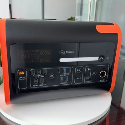 نوع C 3 * 18W / 2 * 100W طاقة الطاقة الشمسية التخزين مصدر الطاقة لحلول الطاقة الخارجية