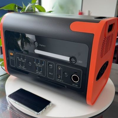 2200W مصدر طاقة ثابت 4000W محرك LiFePO4 مولد شمسي للشحن في الهواء الطلق
