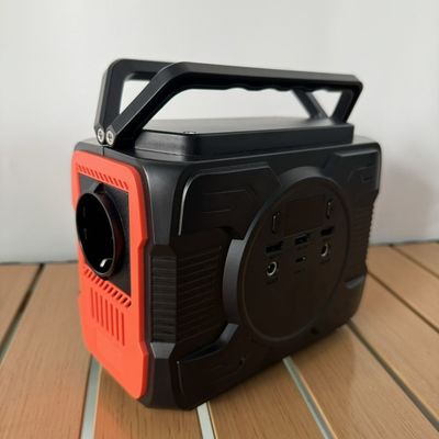 محطة طاقة محمولة في الهواء الطلق بقدرة بطارية 48000mAh ومخرج 200W / 300W / 600W