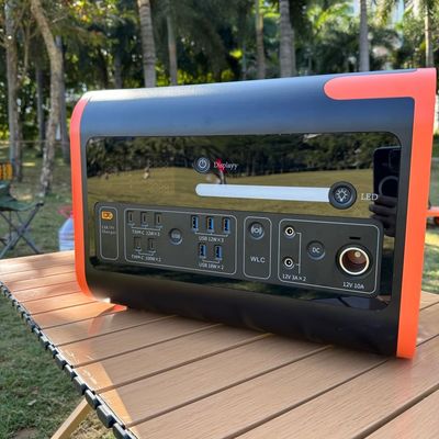 الولايات المتحدة محطة الطاقة المحمولة AC Socket 2200W ضرورية للمغامرات في الهواء الطلق