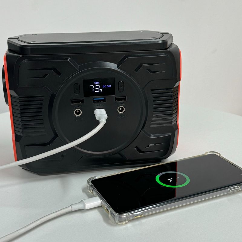 مولد الرياح الشمسية المعدل الموجة AC 200W للخيم RV الصيد الليلي الطارئ