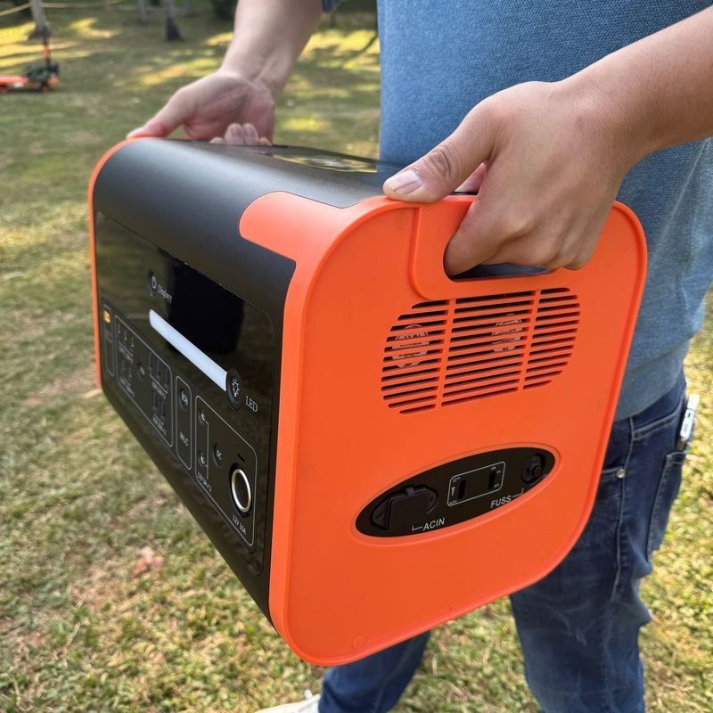 محطة الطاقة الطارئة للعمل في الهواء الطلق 300W 600W 2200W مصدر الطاقة المحمول مع LiFePO4