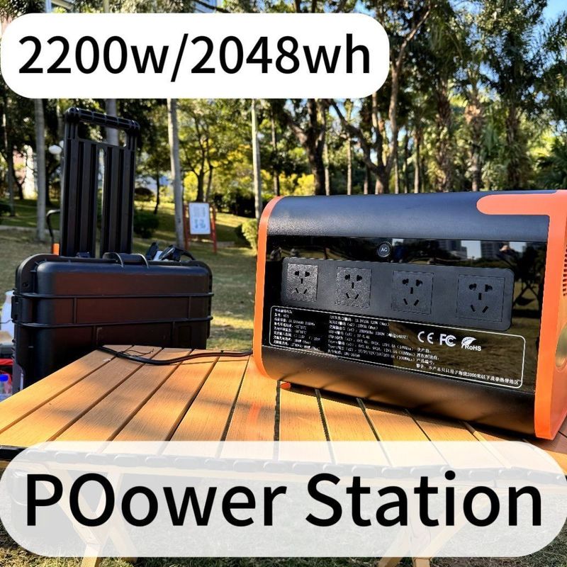 محطة توليد الطاقة المحمولة للتخييم 2200W مع شحن لاسلكي 15W LiFePO4 لوحة شمسية UPS