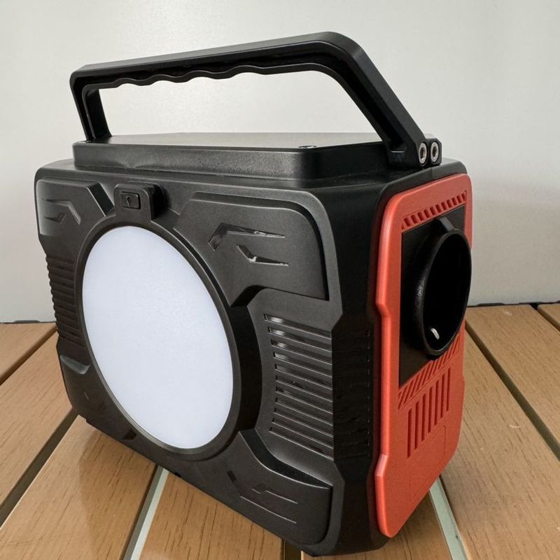 محطة الطاقة الشمسية المحمولة 200W مع LED Light AC الطاقة الخارجة 5V-20V / 2A مدخل محول