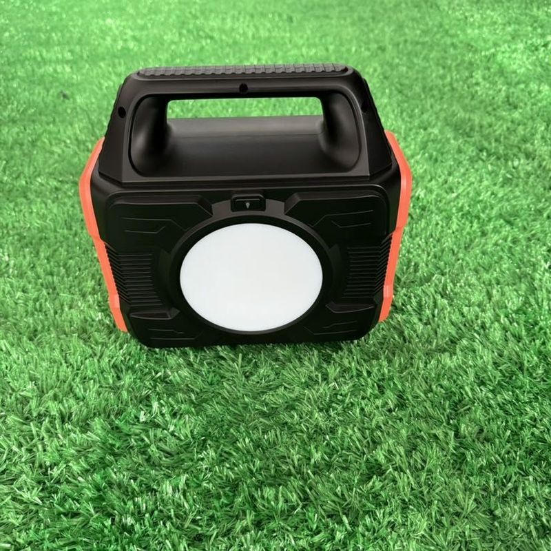 داخلية / خارجية تطبيق 200W / 300W / 600W الخروج التخييم الطوارئ محطة الطاقة المحمولة